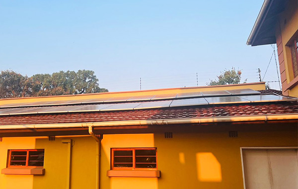 60 conjuntos de sistema de energia solar residencial fora da rede de 10,2 KW na Zâmbia