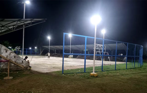 Implementação bem-sucedida de um projeto municipal (luzes de rua solares) no Peru