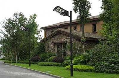 Luzes de jardim solares de controle remoto cria um espaço ao ar livre verde e confortável