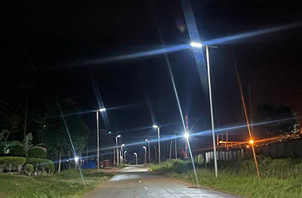 Iluminando o caminho: Luzes de rua solares tudo-em-um no atacado transformando a infraestrutura de transporte