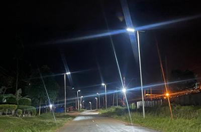 Iluminando o caminho: Luzes de rua solares tudo-em-um no atacado transformando a infraestrutura de transporte