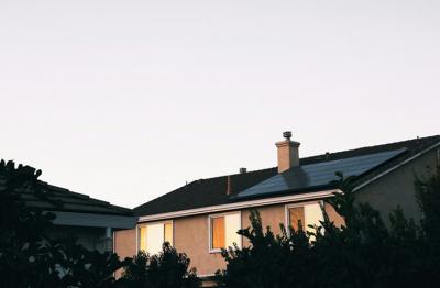 Como funciona a energia solar em casa?