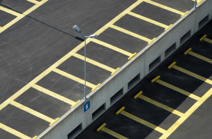 Lâmpadas de rua com sensor solar trazem conveniência e tranquilidade