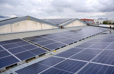 Como selecionar inversores híbridos inteligentes para usinas fotovoltaicas industriais e comerciais