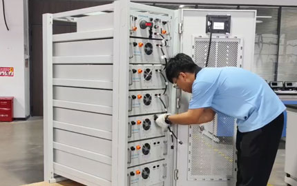 Instalação de Sistema de Armazenamento de Energia Comercial com Bateria de Lítio de 60KWH 12