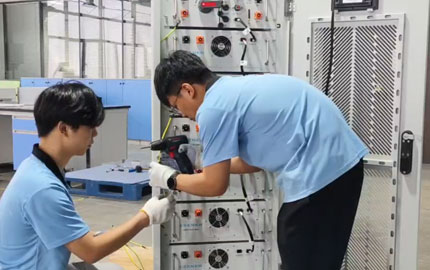 Instalação de Sistema de Armazenamento de Energia Comercial com Bateria de Lítio de 60KWH 13