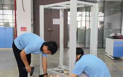 Instalação de Sistema de Armazenamento de Energia Comercial com Bateria de Lítio de 60KWH 4