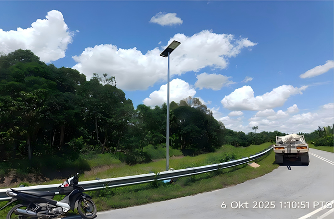 Estudo de Caso do Projeto de Iluminação Pública Solar da Anern na Malásia: Postes Solares Integrados LiFePO4 SLZ 60W + 120W, 921 Unidades