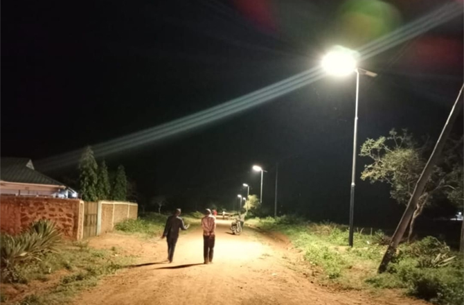 76 Conjuntos de Postes Solares SLV no Quênia