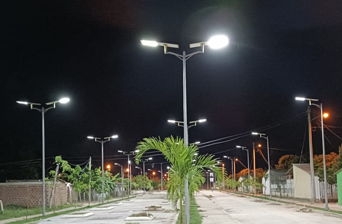 136 Conjuntos de Projeto de Parque de Iluminação Pública Solar na Colômbia