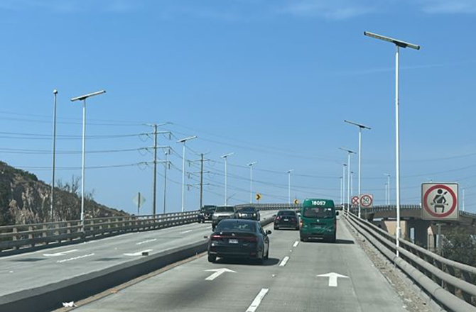 Anern 68 conjuntos de luminárias solares de rua SLZ‑120W no projeto de iluminação comunitária no México