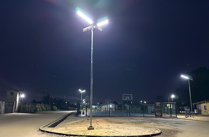 Projeto de Iluminação Pública Solar com Luminárias Solares Anern SLV2‑120W em Comunidade na Nigéria
