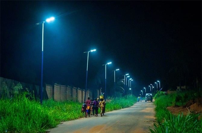 Os postes de iluminação pública SLV da Anern receberam alto reconhecimento no mercado nigeriano